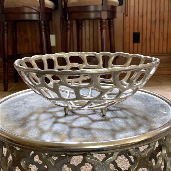 Metal accent bowl - Picture 1 of 1